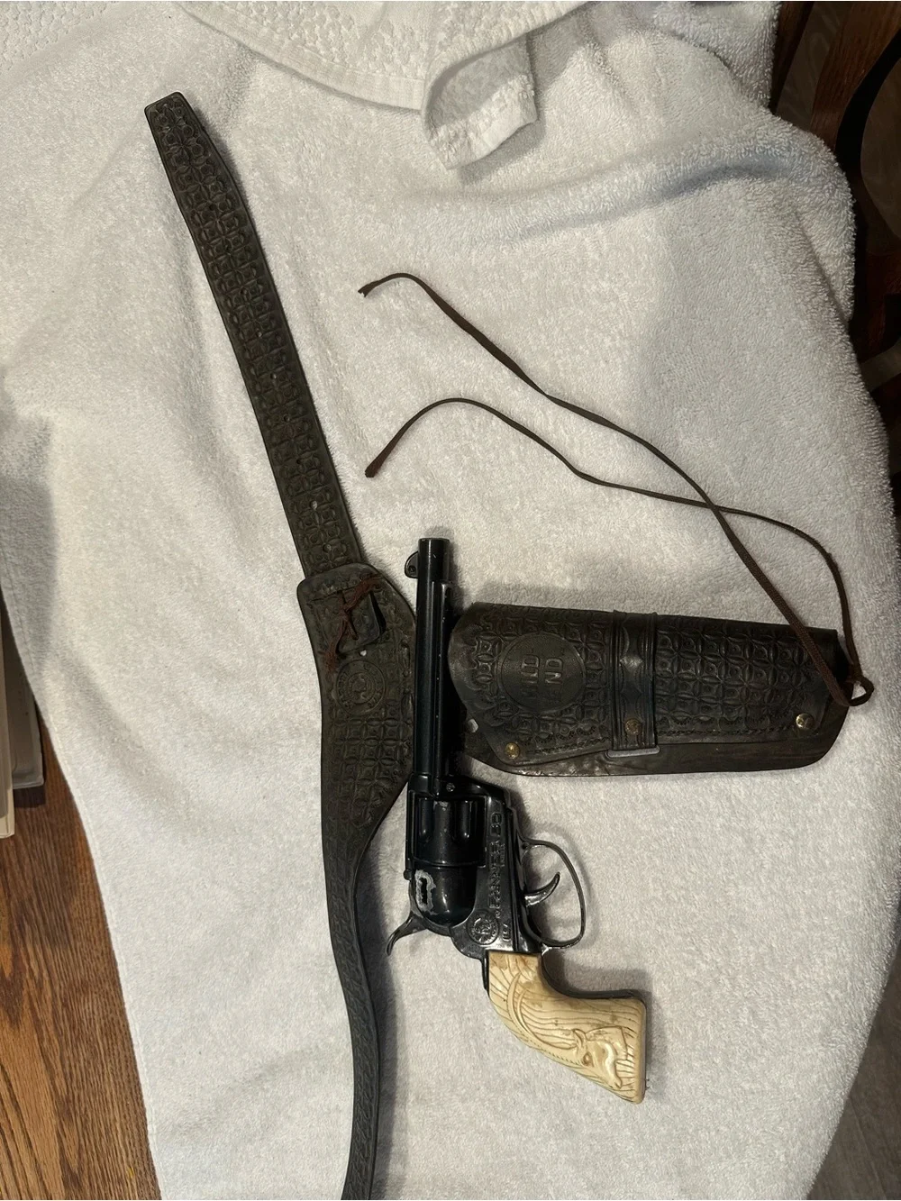 Fanner 50 cap with holster vintage toy